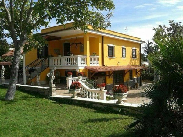 casa indipendente in vendita ad Aprilia in zona Casalazzara