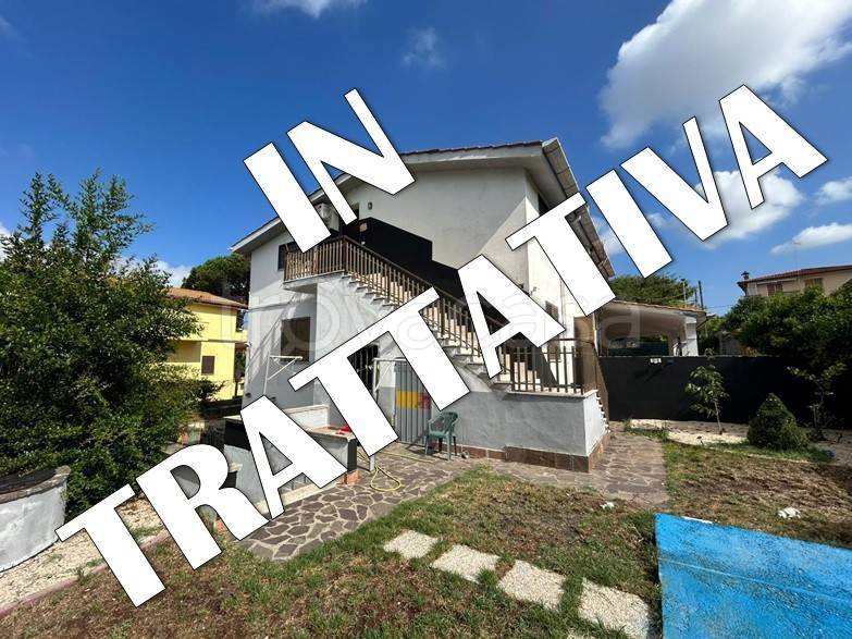 appartamento in vendita ad Aprilia in zona Cogna