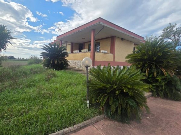 casa indipendente in vendita ad Aprilia in zona Campoverde