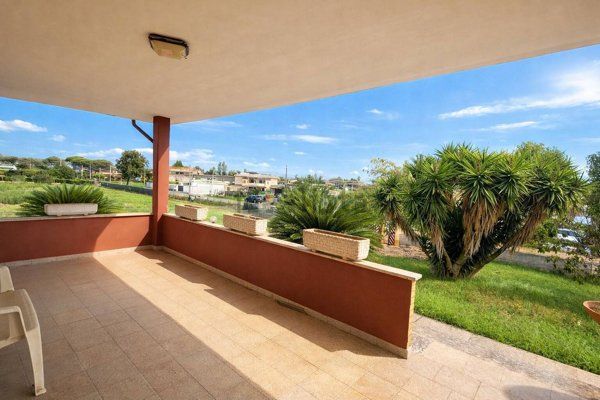 casa indipendente in vendita ad Aprilia in zona Campoverde