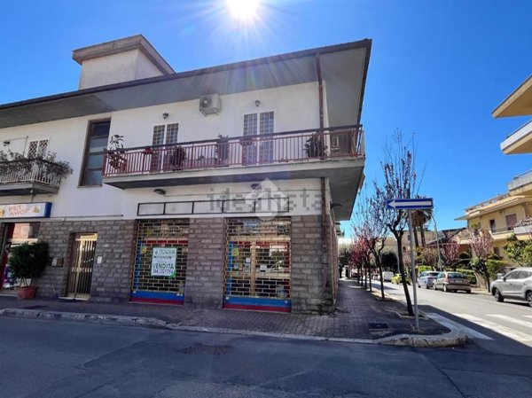 locale commerciale in vendita ad Aprilia