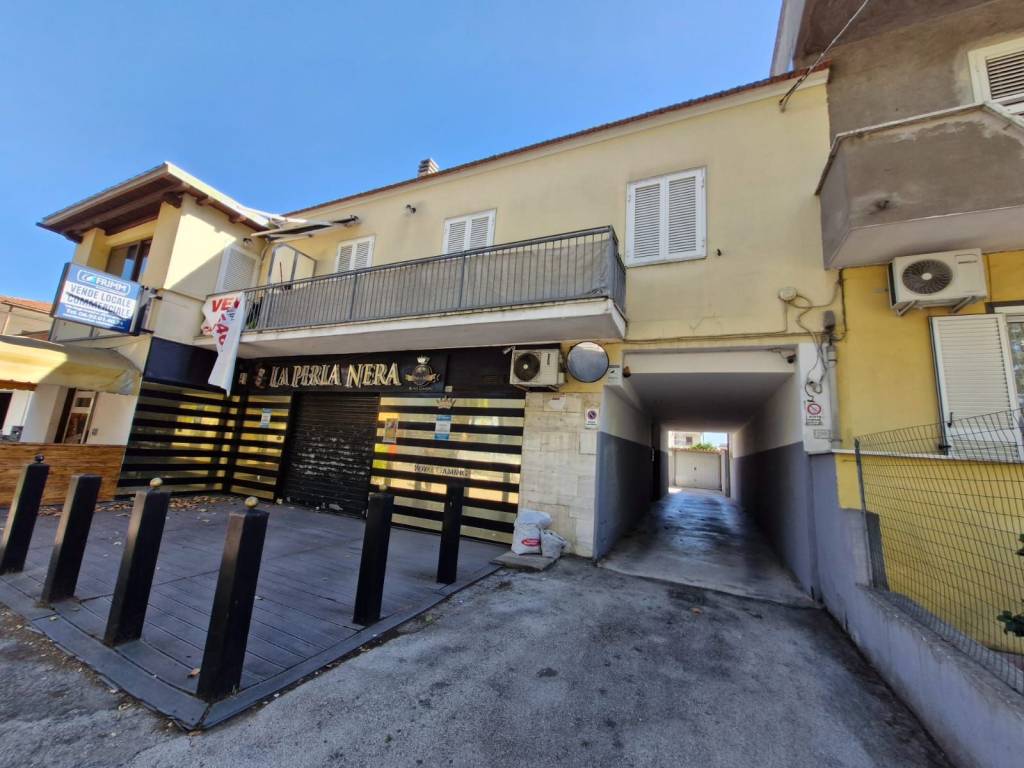 appartamento in vendita ad Aprilia in zona Cogna