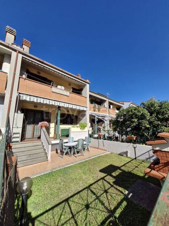 casa indipendente in vendita ad Aprilia