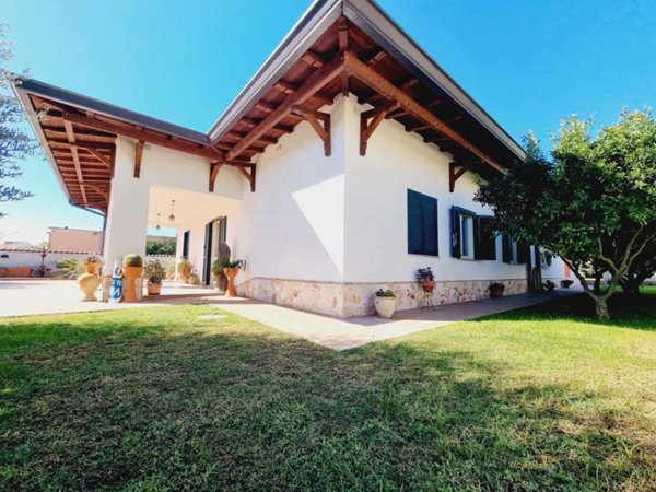 casa indipendente in vendita ad Aprilia in zona Riserva Nuova