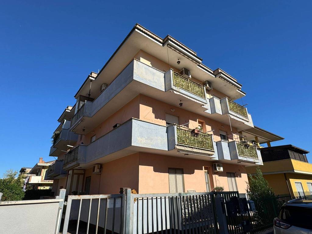 appartamento in vendita ad Aprilia in zona Riserva Nuova