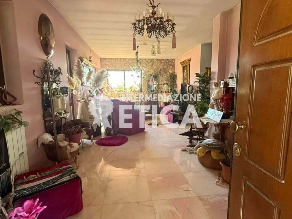 casa indipendente in vendita ad Aprilia in zona Fossignano