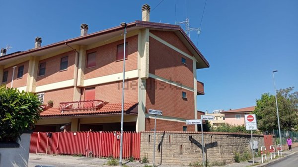 pentavano in vendita ad Aprilia