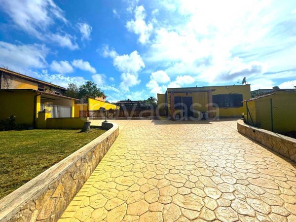 casa indipendente in vendita ad Aprilia in zona Fossignano