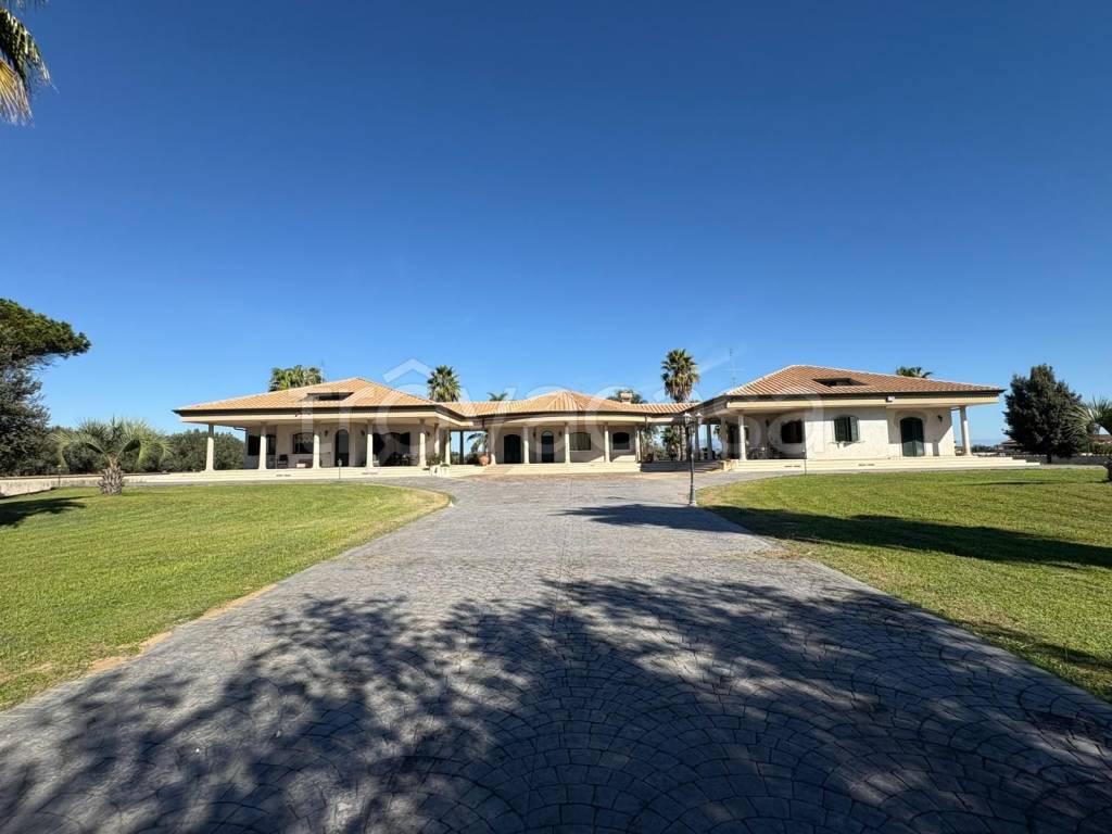 casa indipendente in vendita ad Aprilia in zona Campo di Carne