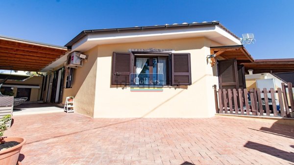 casa indipendente in vendita ad Aprilia in zona Cogna