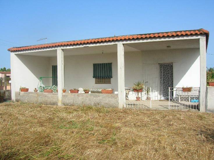 casa indipendente in vendita ad Aprilia in zona Genio Civile