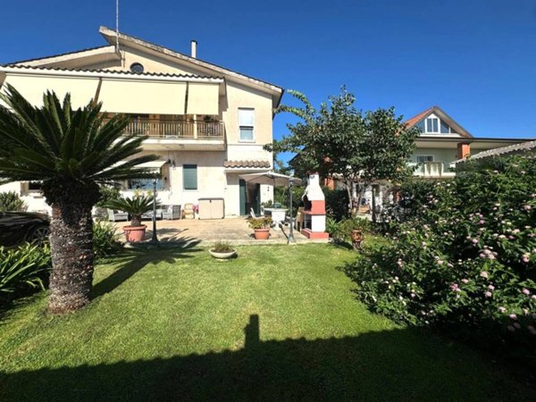 appartamento in vendita ad Aprilia in zona Fossignano