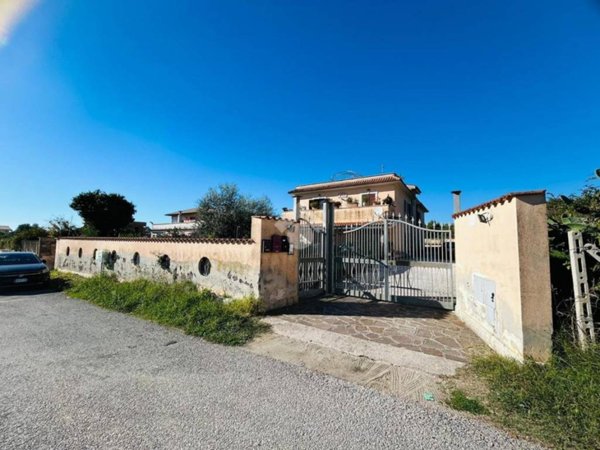 appartamento in vendita ad Aprilia in zona Campo di Carne