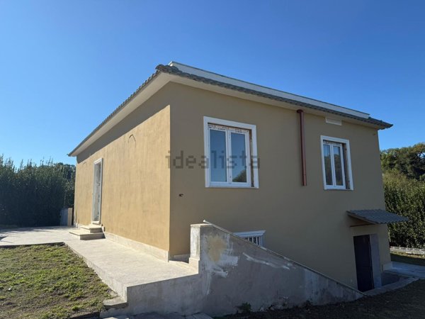 casa indipendente in vendita ad Aprilia in zona Casalazzara