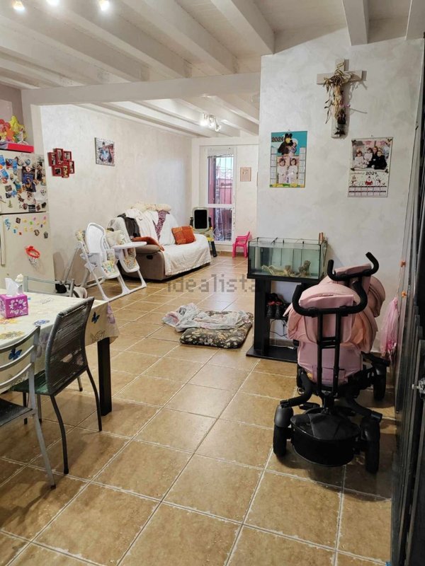 appartamento in vendita ad Aprilia in zona Casalazzara