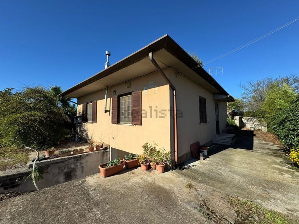 casa indipendente in vendita ad Aprilia in zona Genio Civile