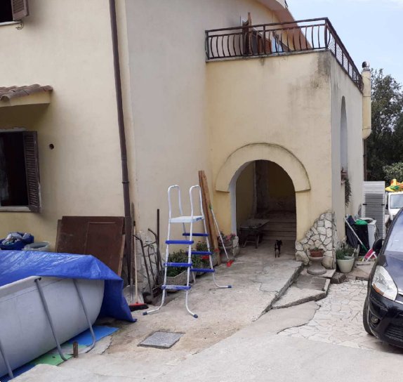 casa indipendente in vendita ad Aprilia in zona Fossignano