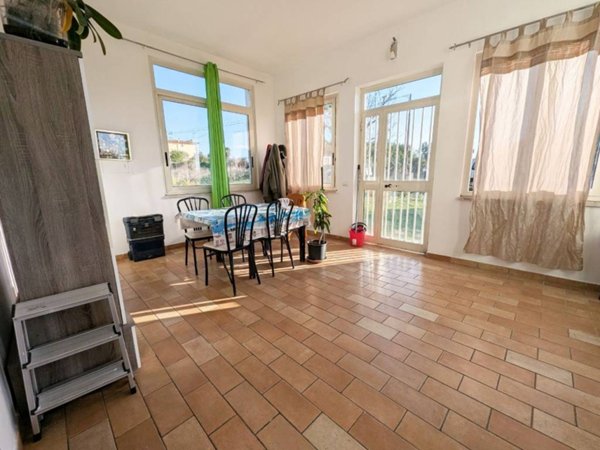 casa indipendente in vendita ad Aprilia in zona Fossignano