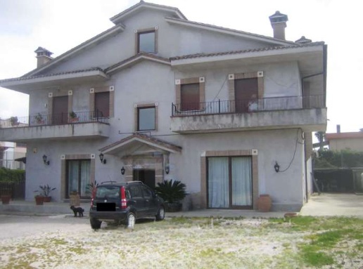 casa indipendente in vendita ad Aprilia in zona Fossignano