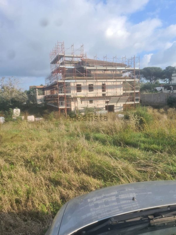 casa indipendente in vendita ad Aprilia in zona Fossignano