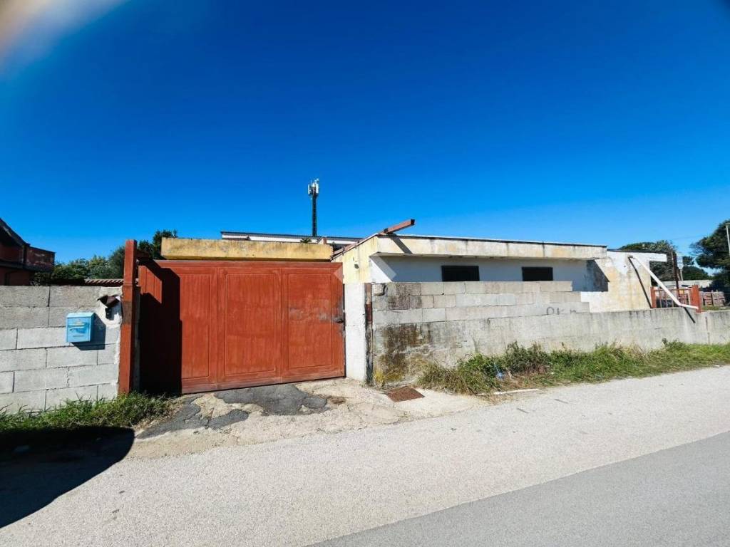 appartamento in vendita ad Aprilia in zona Campo di Carne