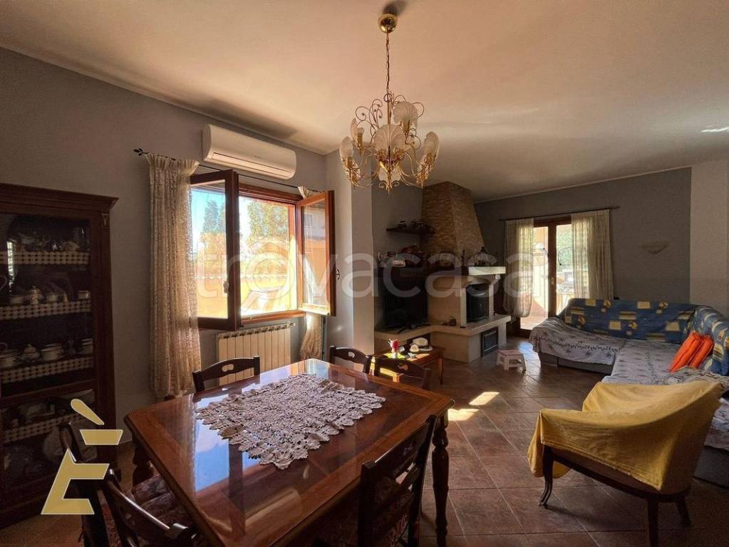 casa indipendente in vendita ad Aprilia in zona Fossignano