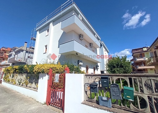 appartamento in vendita ad Aprilia in zona Campo di Carne