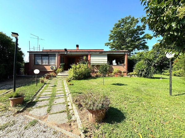 casa indipendente in vendita ad Aprilia in zona Pantanelle