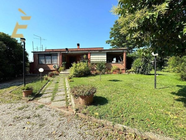 casa indipendente in vendita ad Aprilia in zona Pantanelle