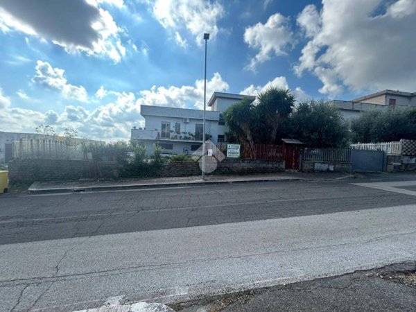 negozio in vendita ad Aprilia in zona Riserva Nuova
