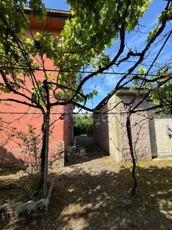 appartamento in vendita ad Aprilia in zona Genio Civile