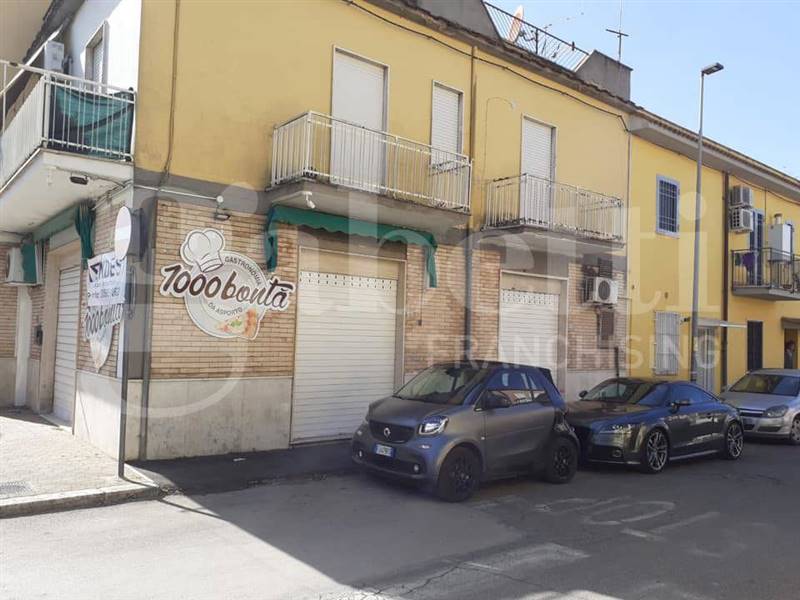 negozio in vendita ad Aprilia