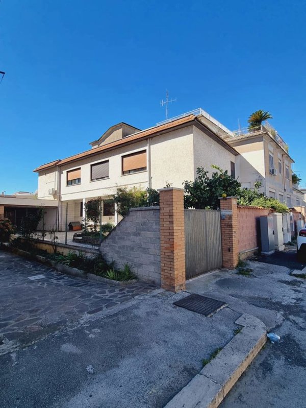 appartamento in vendita ad Aprilia in zona Campoverde