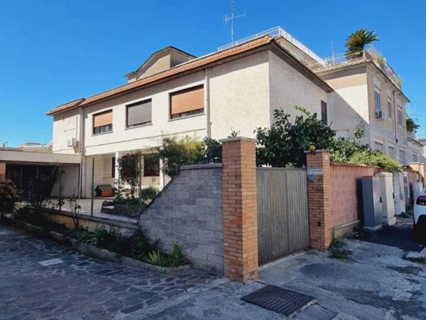 appartamento in vendita ad Aprilia in zona Campoverde