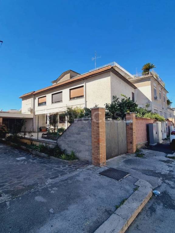 appartamento in vendita ad Aprilia in zona Riserva Nuova