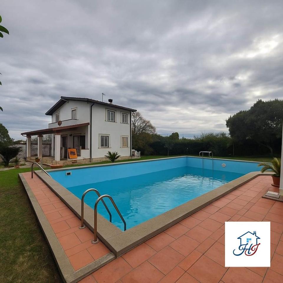 casa indipendente in vendita ad Aprilia in zona Campoverde
