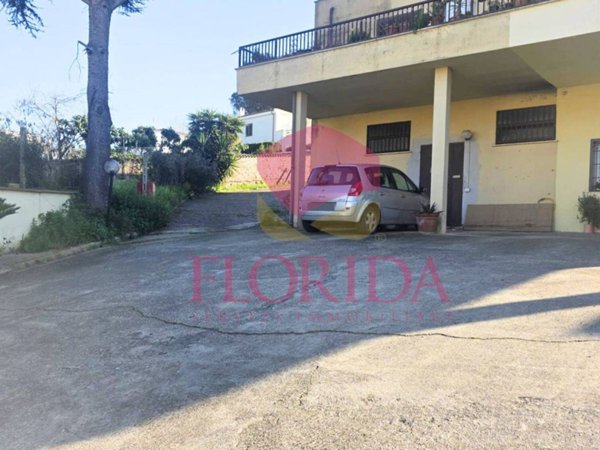 locale commerciale in vendita ad Aprilia in zona Fossignano