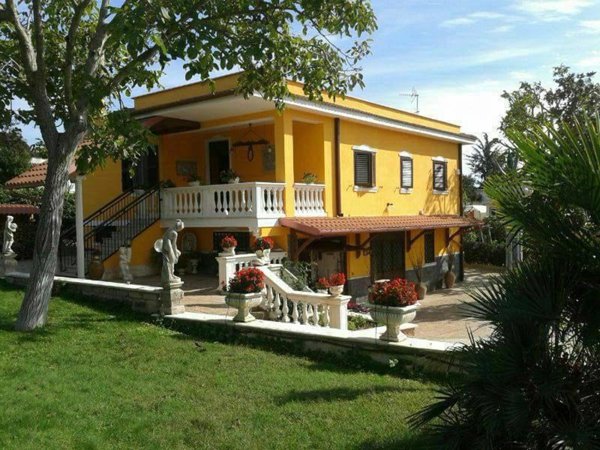 casa indipendente in vendita ad Aprilia in zona Campoleone