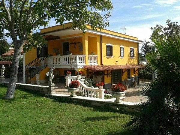 casa indipendente in vendita ad Aprilia in zona Casalazzara