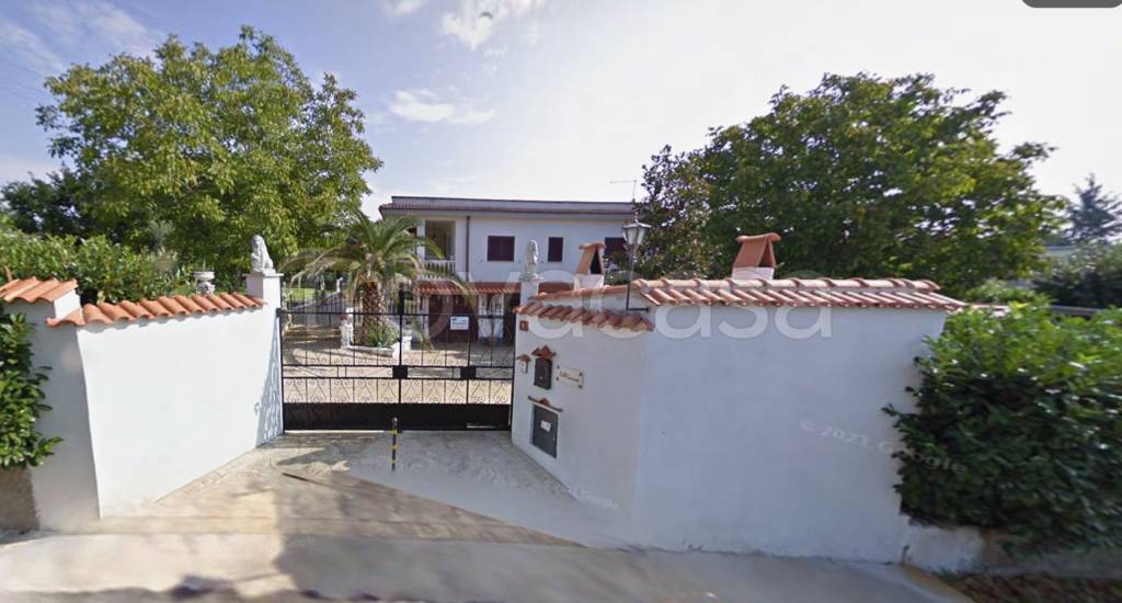 casa indipendente in vendita ad Aprilia in zona Casalazzara