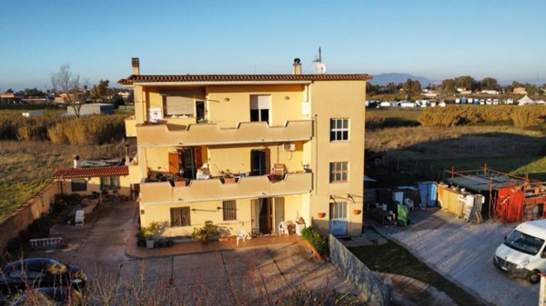 appartamento in vendita ad Aprilia in zona Campo di Carne
