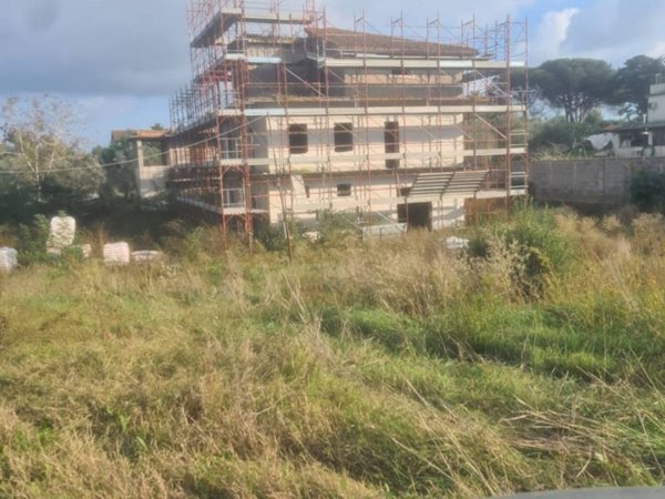 casa indipendente in vendita ad Aprilia in zona Fossignano