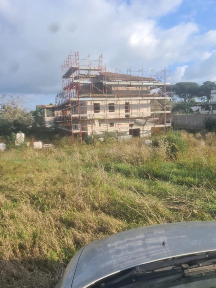 casa indipendente in vendita ad Aprilia in zona Fossignano