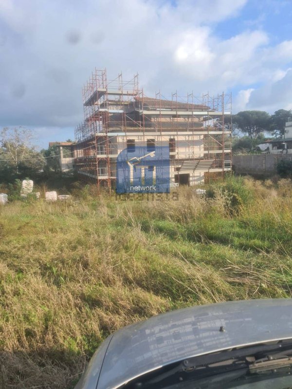 casa indipendente in vendita ad Aprilia in zona Fossignano