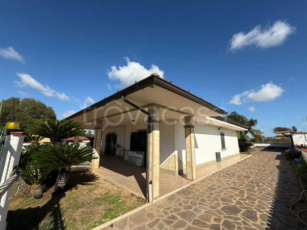 casa indipendente in vendita ad Aprilia in zona Campoverde