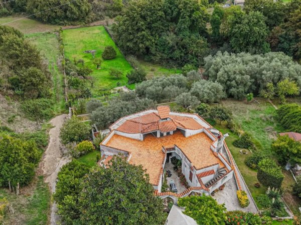 casa indipendente in vendita ad Aprilia in zona Fossignano