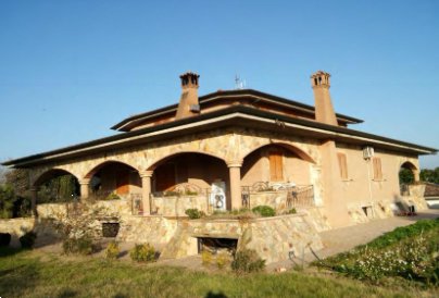 casa indipendente in vendita ad Aprilia in zona Genio Civile