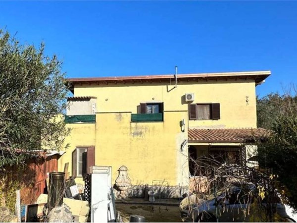 casa indipendente in vendita ad Aprilia in zona Fossignano
