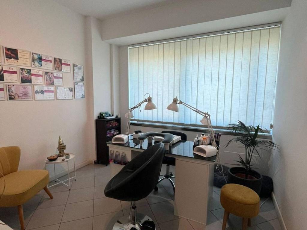 negozio in vendita ad Aprilia