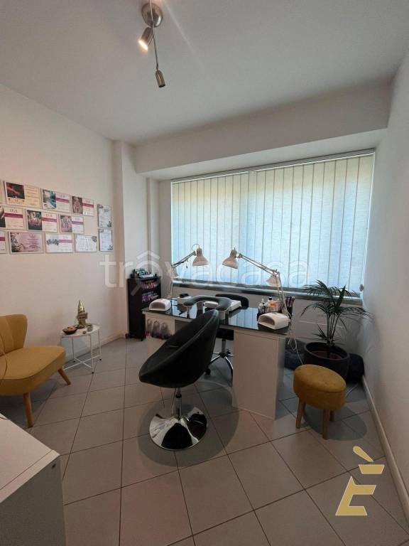 negozio in vendita ad Aprilia